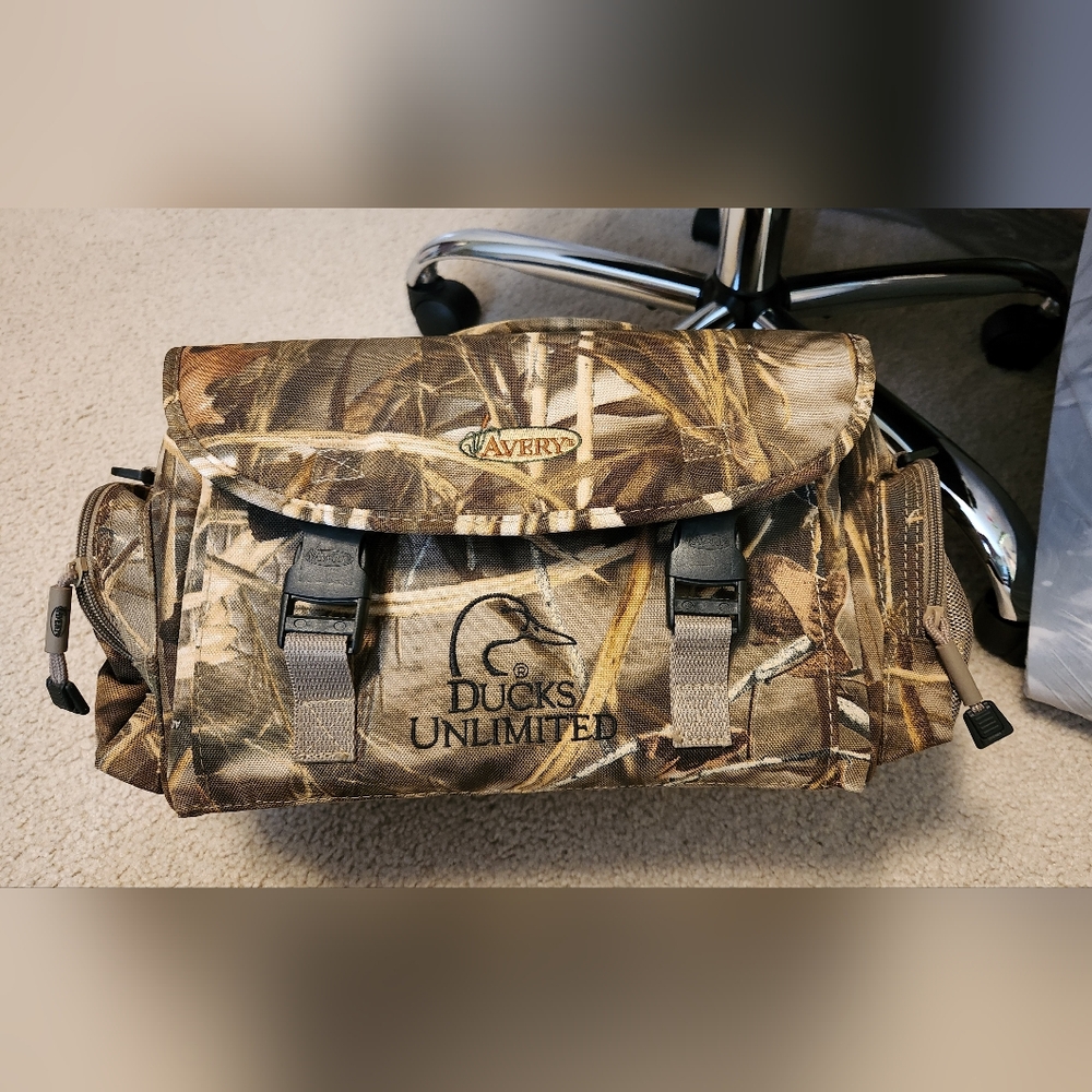 Avery Men's Camouflage Messenger Bag Ducks Unlimited